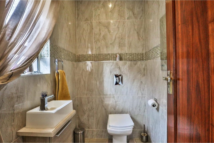 6 Bedroom Property for Sale in Birdwood Estate North West